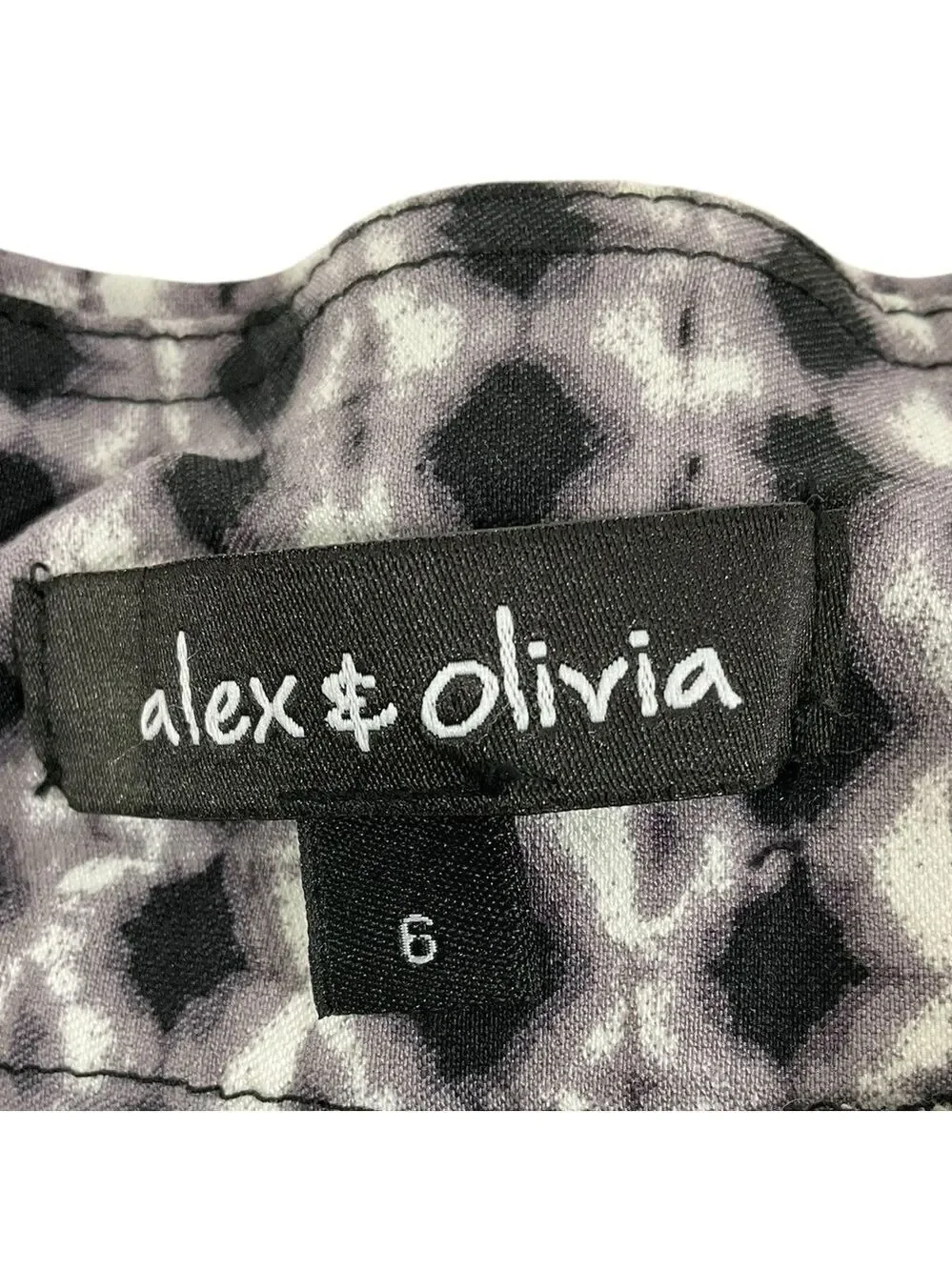 Alex & Olivia Chic Geometric Print Shorts Size 6